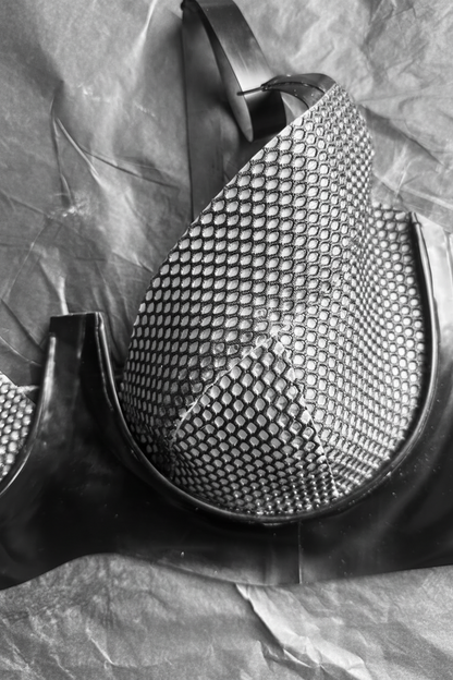 Latex-net cup plunge bra