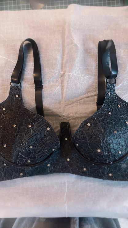 Deluxe latex-lace curvy cup bra