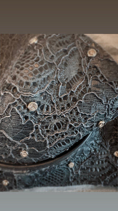 Deluxe latex-lace curvy cup bra