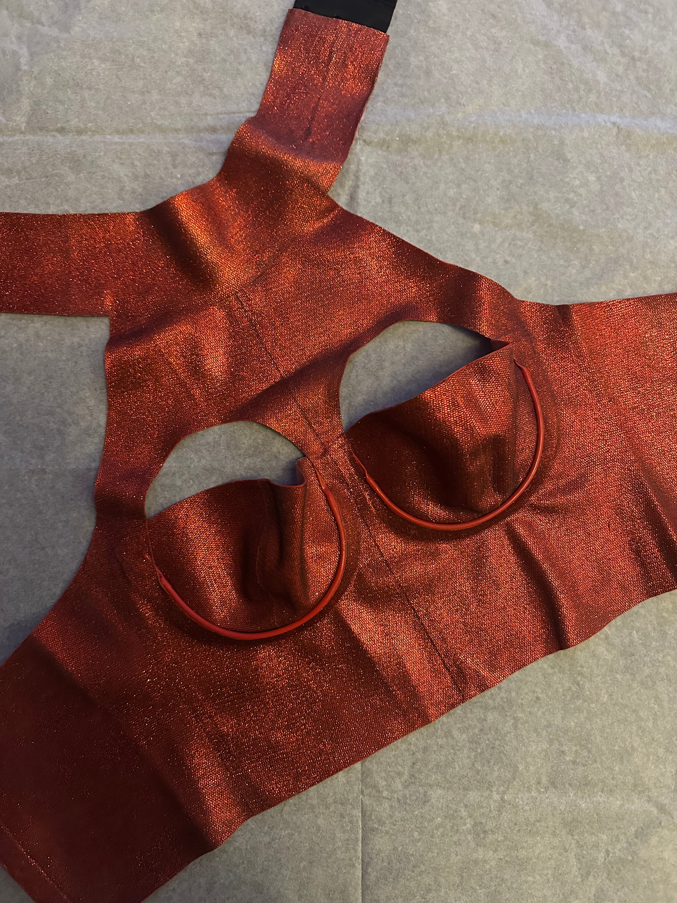 Red glitter-mesh latex cropped top with slightly adjustable back, festive party style