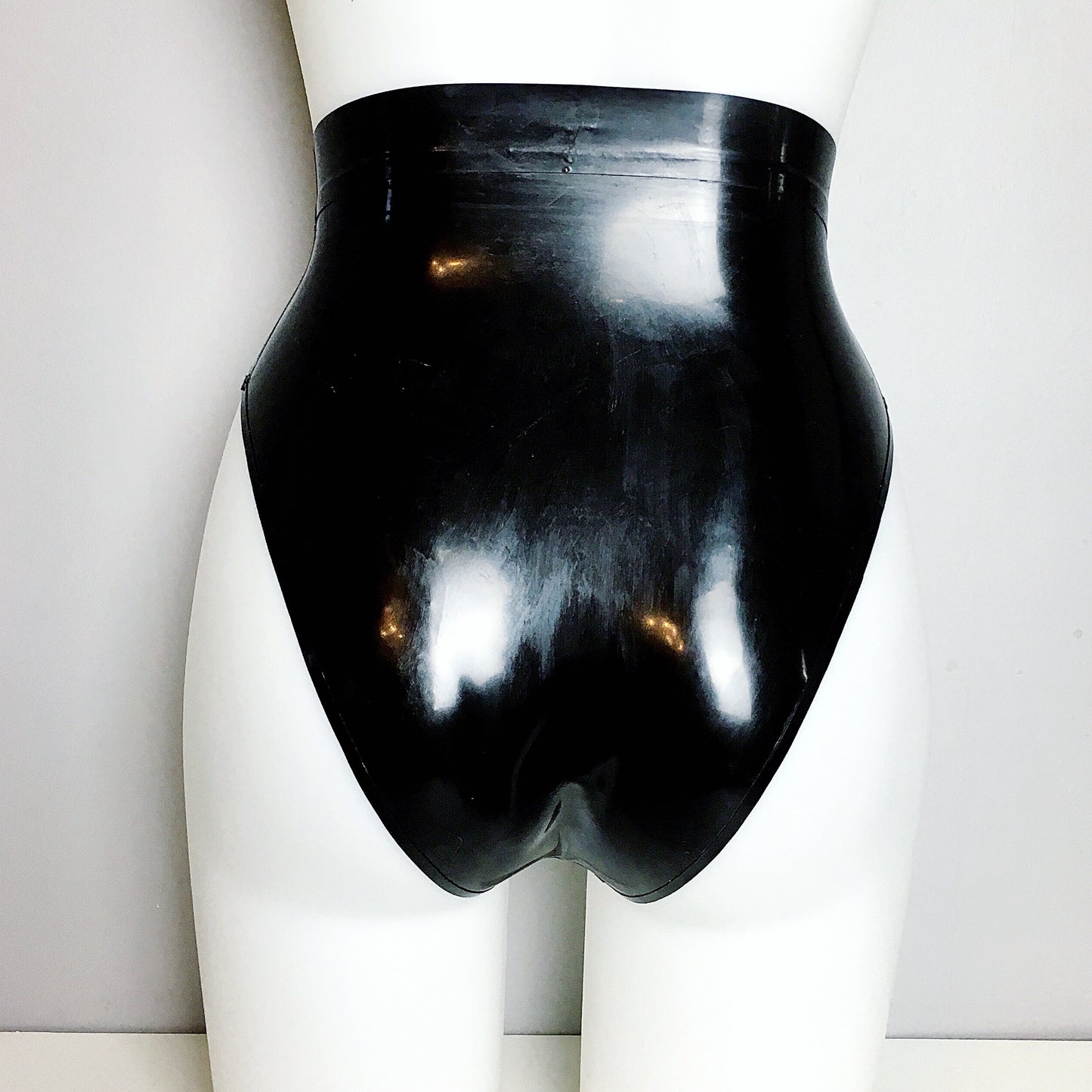 Belted latex briefs- High leg